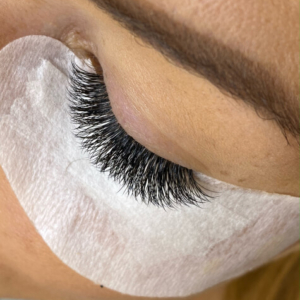 haladó szempilla építő képzés